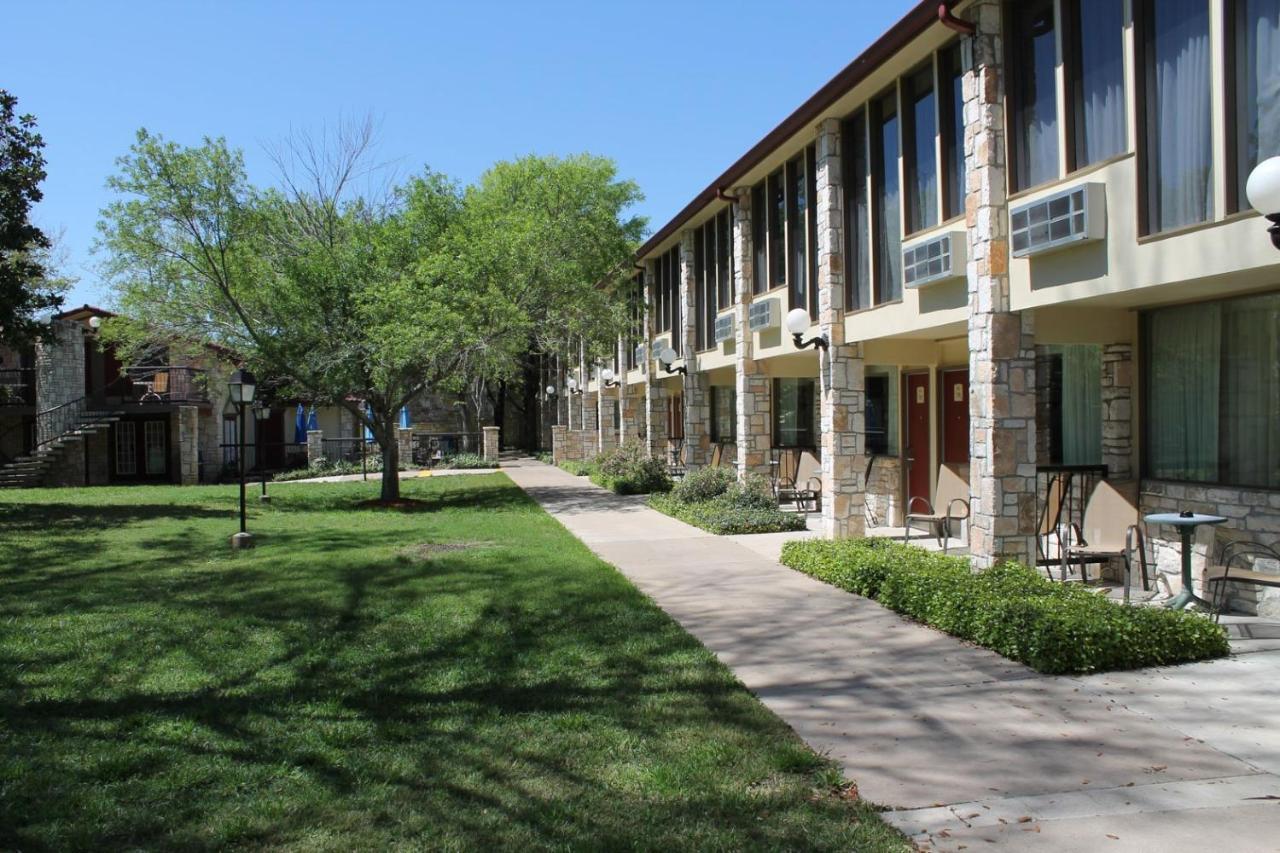 Inn Of The Hills Hotel And Conference Center Kerrville Exterior photo
